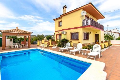  Catalunya Casas Blissful Costa Dorada Escape with private pool, Unterkunft in Bisbal del Penedès