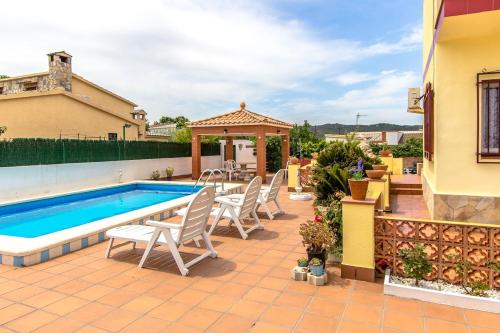  Catalunya Casas Blissful Costa Dorada Escape with private pool in Bisbal del Penedès