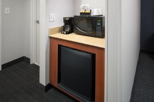 Courtyard Shelton - image 11