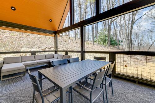 Screened Porch Pet-Friendly Gem in Glenville! in Glenville, USA