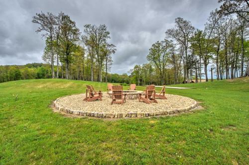 Screened Porch Pet-Friendly Gem in Glenville! in Glenville, USA