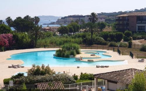 Appartement climatisé bord de plage et piscine - Location saisonnière - Cogolin