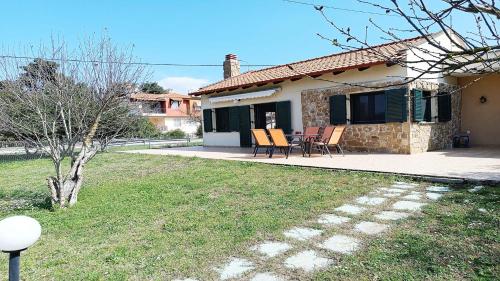 Detached House in Pefkochori with Garden