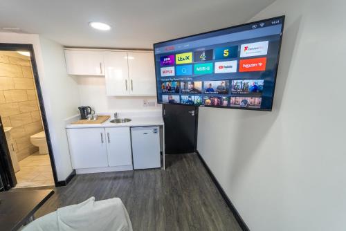 STAYSA Equipped studios near QE and UOB in GuestHouse close to the city!, Birmingham (foto 10)