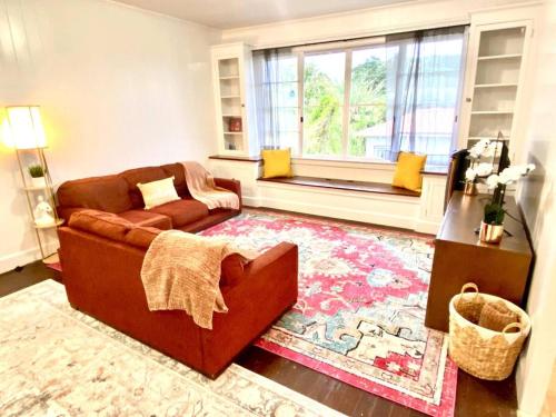YOUR HILO HOMEBASE - Lovely 3 Bedroom in Heart of Hilo with AC!