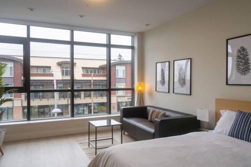 2 bed Studio with Mountain Views and Free Parking in Surrey, Canada