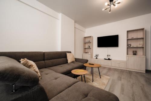 Alma 163 - Pool by N10