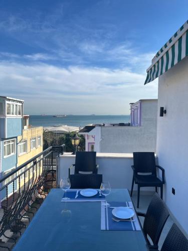 Family Room with Sea View image 8