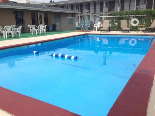 Town House Motel with Pool near Mt. Rushmore - Accommodation - Rapid City
