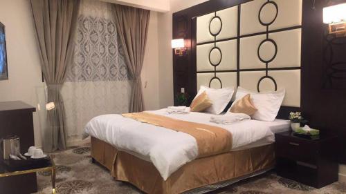 Deluxe Double Room image 3