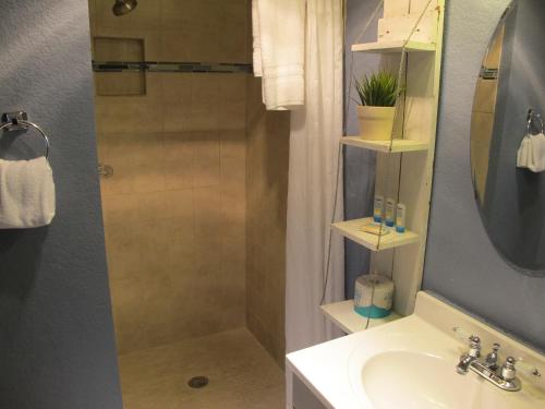 The Guesthouse Ocean View Cottages – Cannon Beach, OR