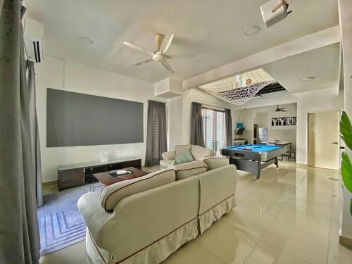Shah Alam Setia Alam SCCC 3 Storey Semi D 13 Pax