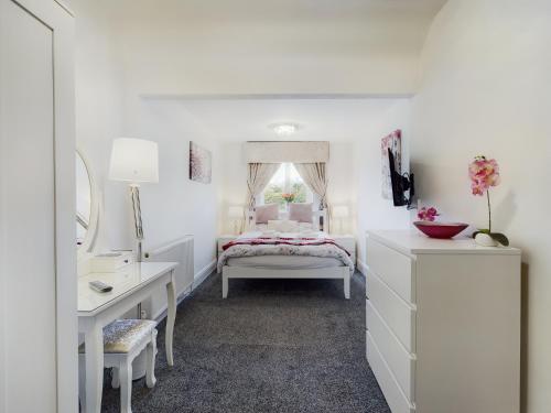Zoo Cottage - image 7