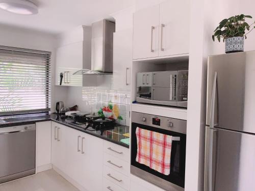 kuhinja, Home Away From Home-(Room1) in Ashmore