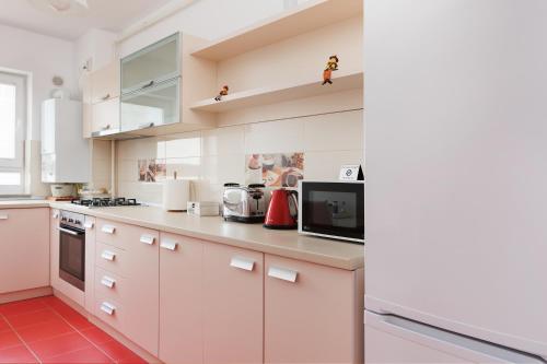 Coral Apartment with Balcony image 6