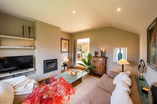 Three-Bedroom Villa image 6