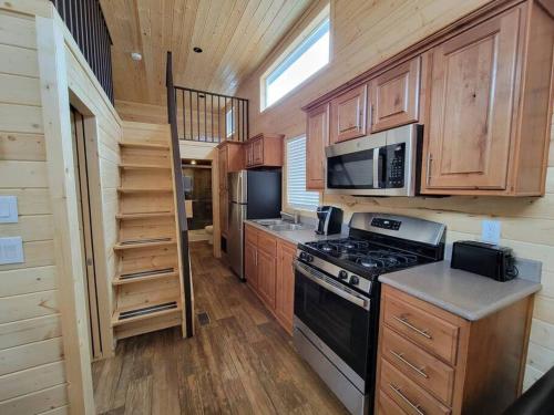 037 Tiny Home nr Grand Canyon South Rim Sleeps 8