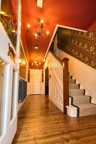 Entrance, Little Hayes in Lyndhurst