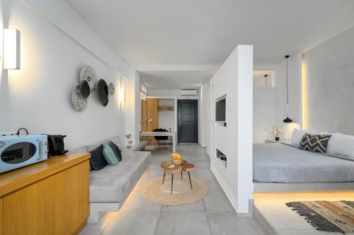 George & Joanna Suites Room Type - Design suite with outdoor hydromassage