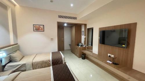 HOTEL VAHINI GRAND