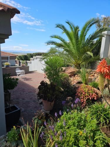 . Three Stones Executive Apartments