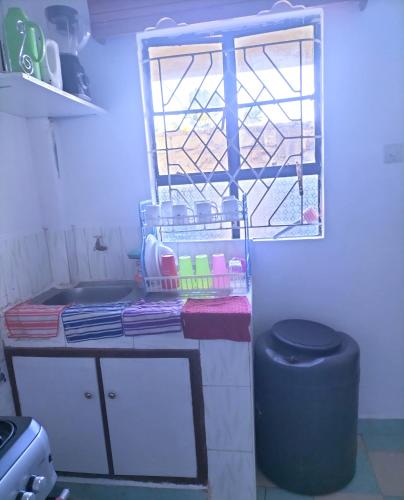 virtuve, Lux Suites Chief Engineer Apartment Mwingi in Mwingi