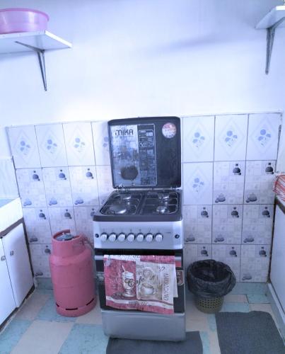 virtuve, Lux Suites Chief Engineer Apartment Mwingi in Mwingi