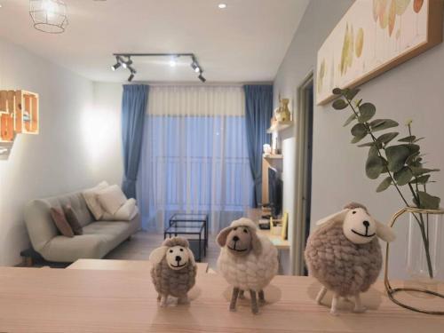 Emerald Avenue Cozy 1BR Studio Suite - Tap to explore photos