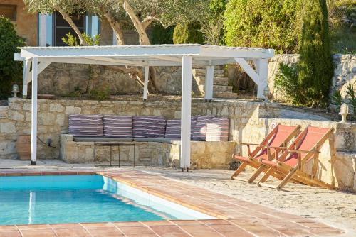 The Olive Grove Cottage with private swimming pool