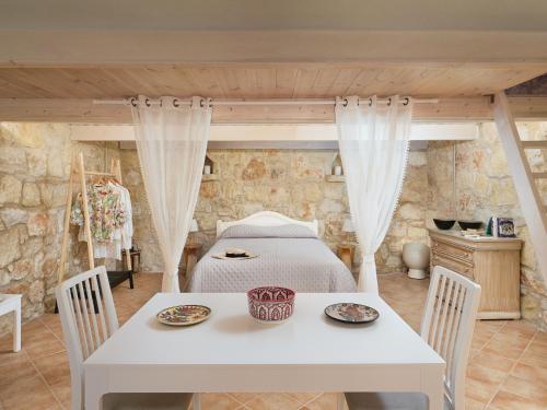 The Olive Grove Cottage with private swimming pool