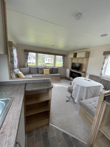 Caravan - Sleeps up to 8 & Free parking, Grange Over Sands (photo 3)