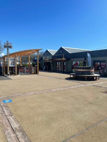 Caravan - Sleeps up to 8 & Free parking, Grange Over Sands (photo 9)