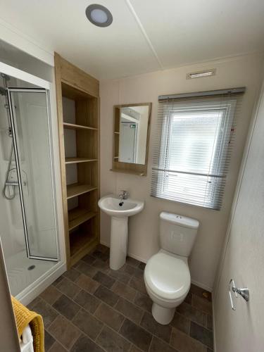Caravan - Sleeps up to 8 & Free parking, Grange Over Sands (photo 2)