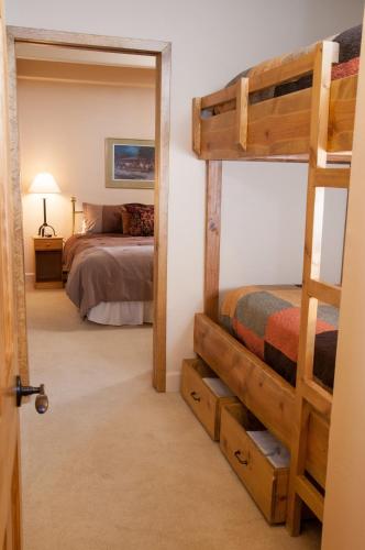 One-Bedroom Suite with Bunks