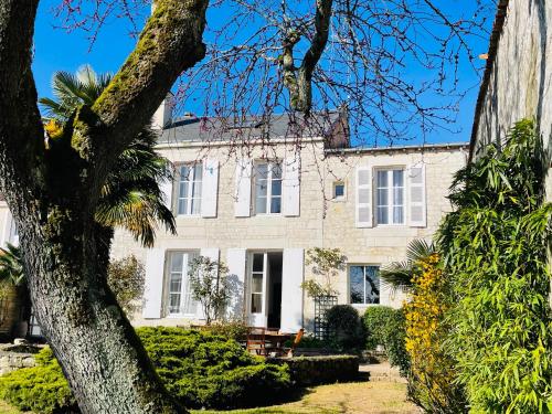 Maison de charme de 280m2 avec piscine chauffée … gîte à louer Luçon