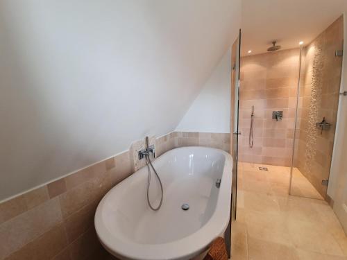 حمام, Hotel Duene in سيلت اوست