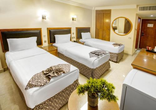 Dweik Hotel LUXURY 3 Room Type - Deluxe Triple Room