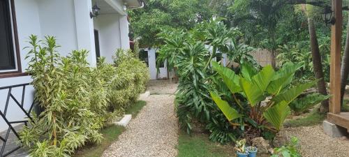 Mannah Garden Staycation House - Panglao, Bohol Room Type - Deluxe Double Room