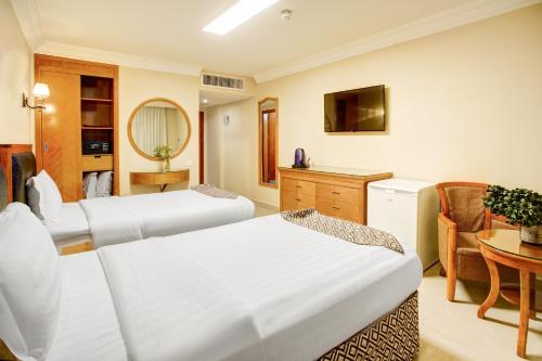 Dweik Hotel LUXURY 3 Room Type - Twin Room with Balcony