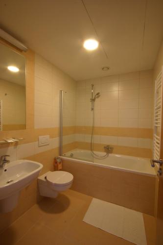 2 twin beds