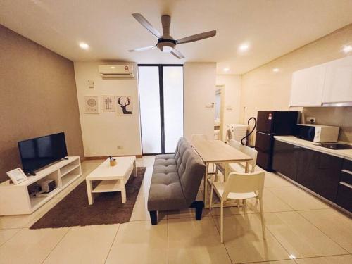 PROMO Connected Train 2 Bedroom ABOVE MALL 289, Kuala Lumpur