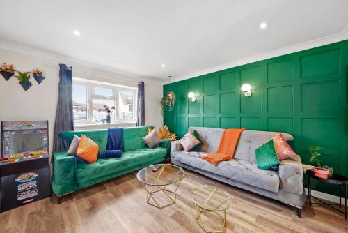 Designer House in Bristol - Hot Tub - Sleeps 10, Bristol