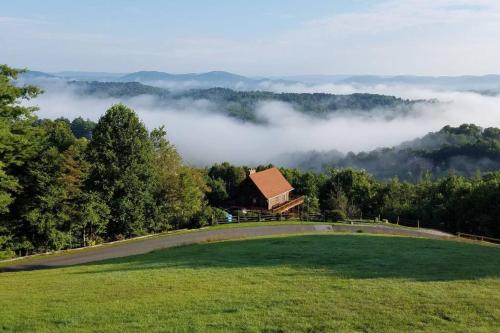 Alwar House: A mountain paradise in Piney Creek, USA