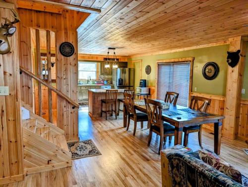 Alwar House: A mountain paradise in Piney Creek, USA