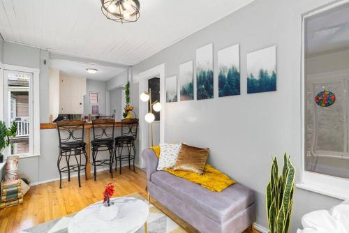 Modern Updated Townhouse nearby Brown & Hope st. in Providence, USA