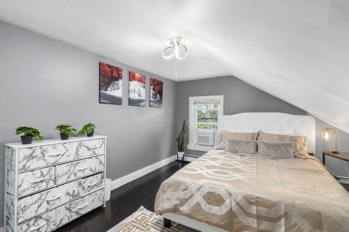 Modern Updated Townhouse nearby Brown & Hope st. in Providence, USA
