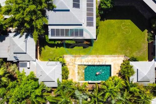 Zenhouse: 6-BR Balinese Tropical Oasis in Nightcliff Central