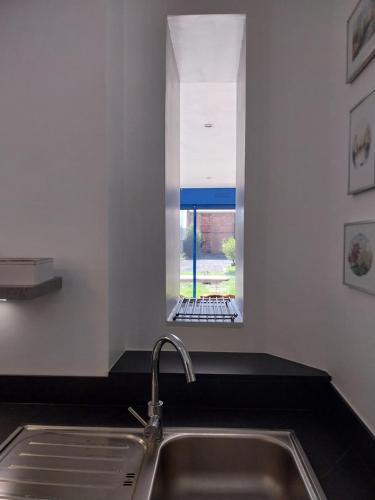 La Maison de Léonie (La Maison de Leonie) in Перон