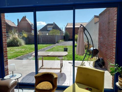 La Maison de Léonie (La Maison de Leonie) in Перон