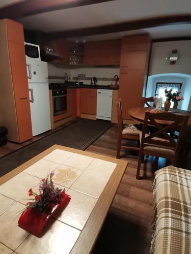 Konyha, apartman ve mlejne in Nova Bystrice